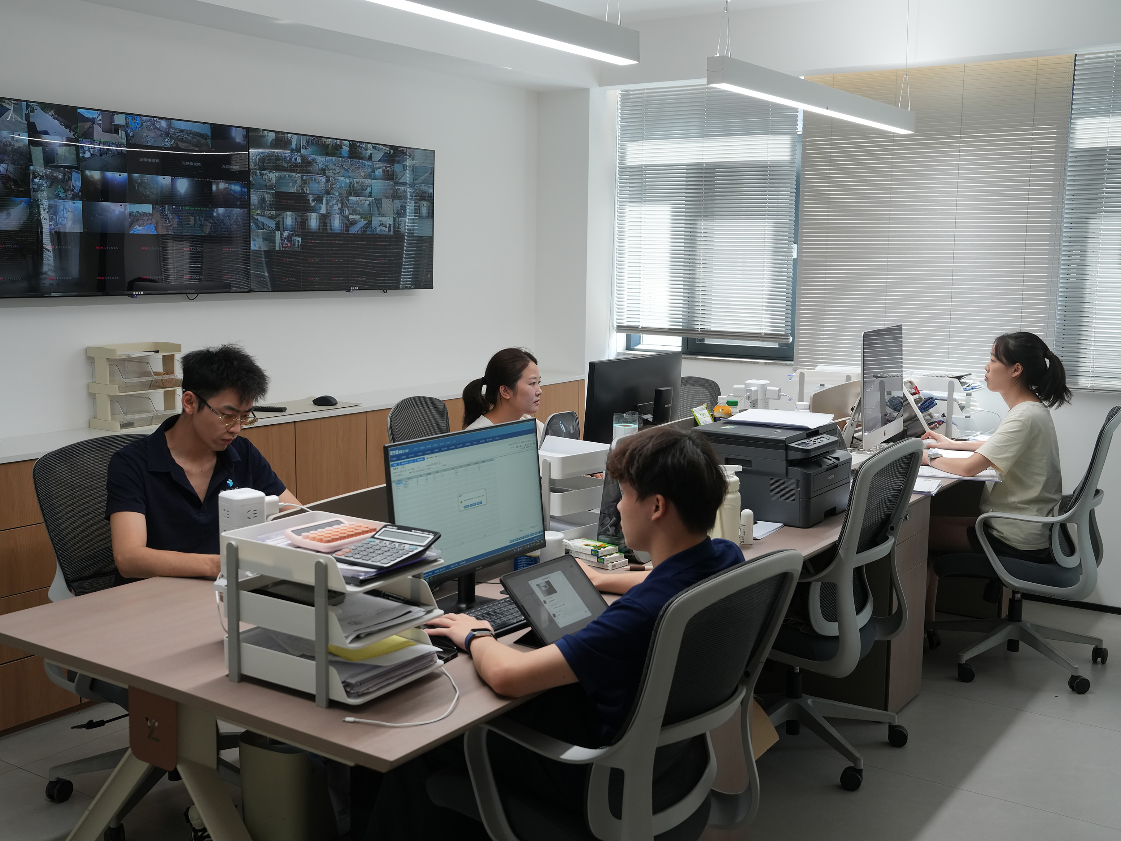 Office team Yuanzhou cast iron cookware factory