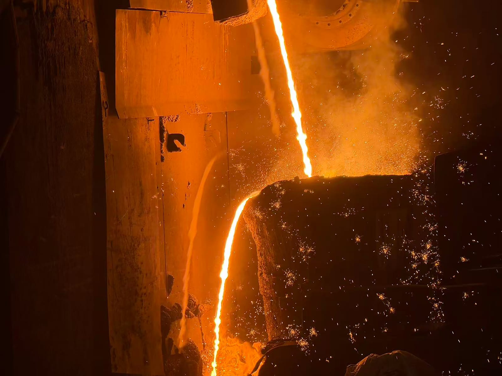 Casting / molten iron production cast iron cookware factory photo