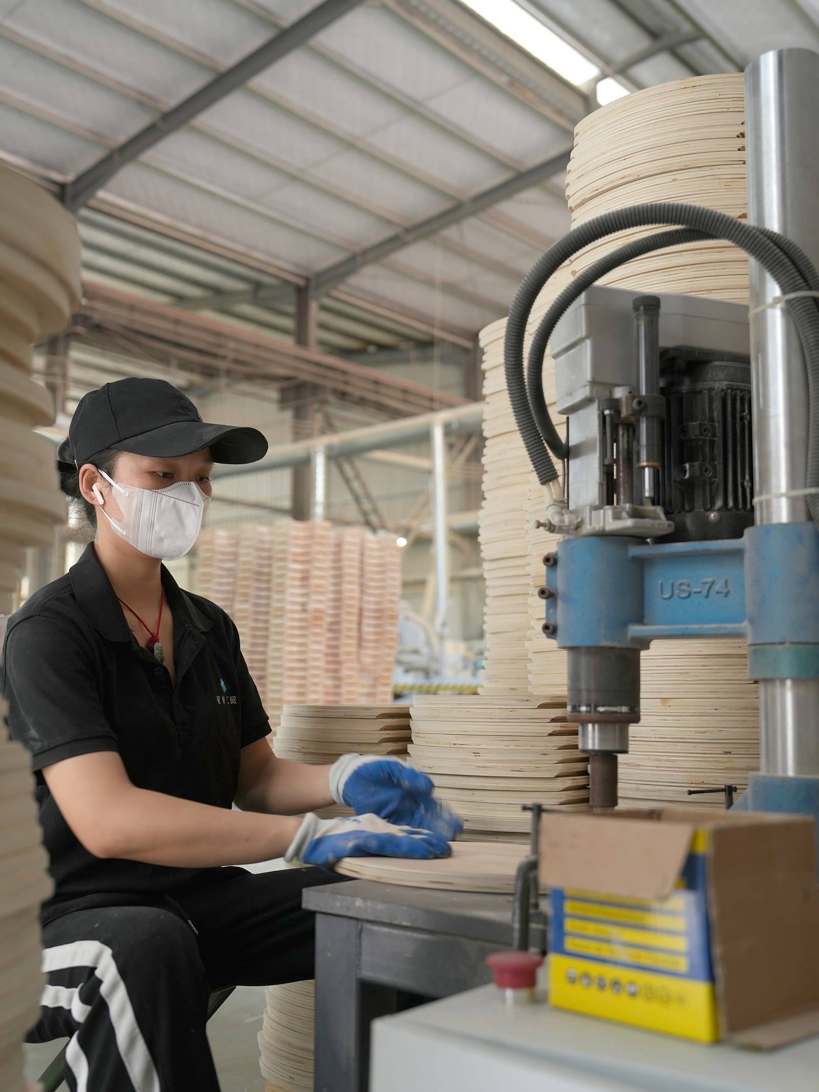 Workshop operation cast iron cookware factory photo