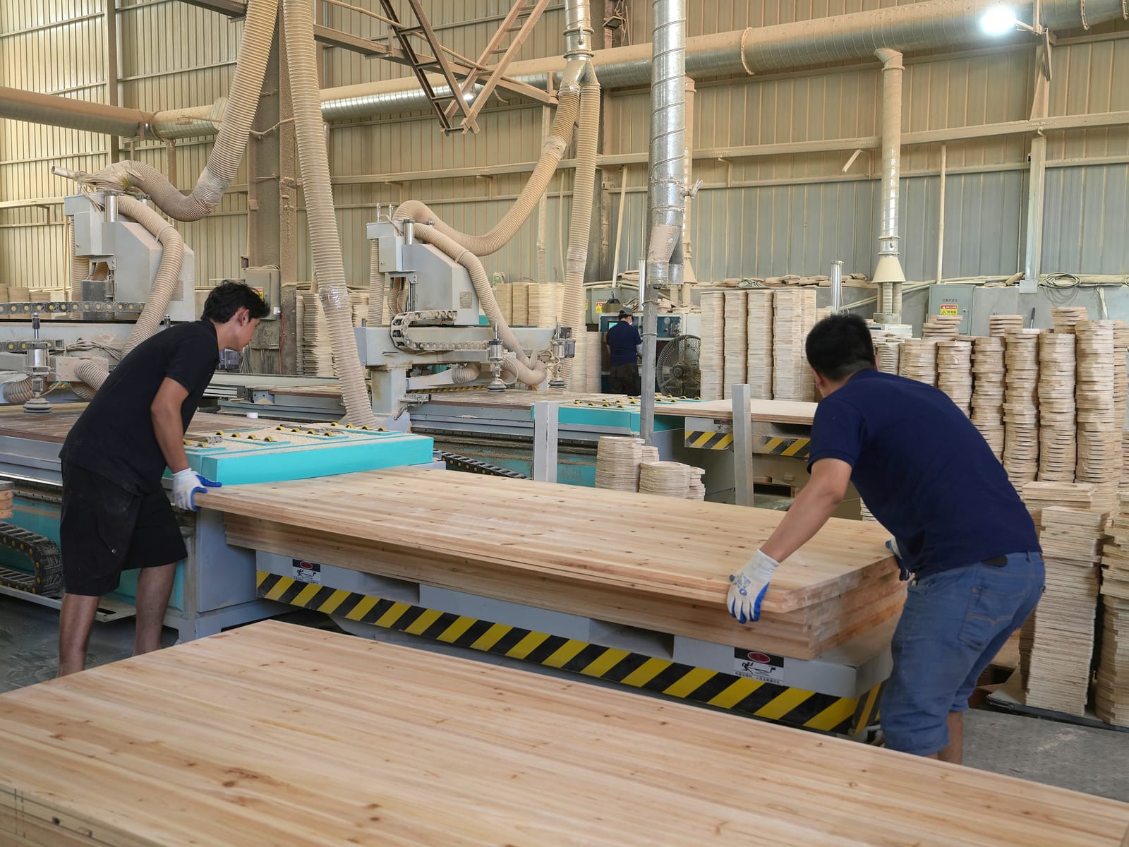 Wood board processing cast iron cookware factory photo