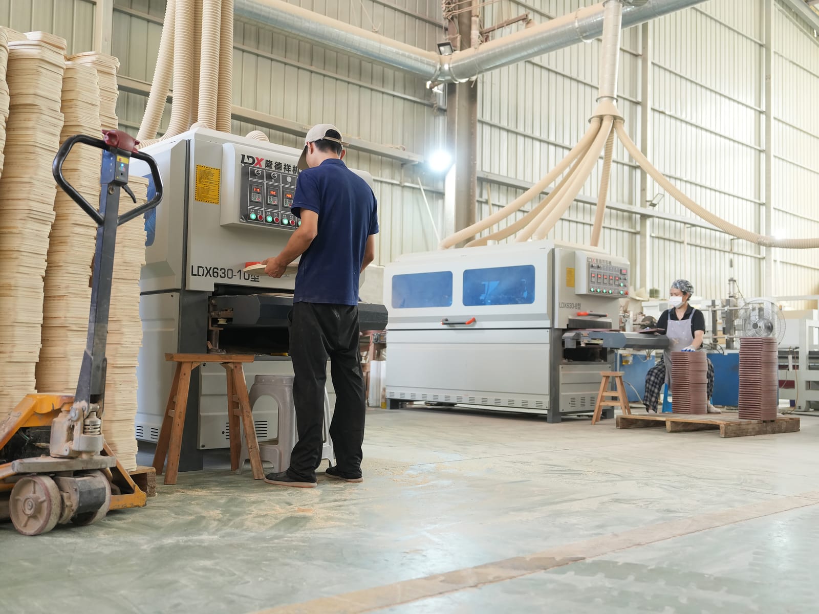 Wood board workshop cast iron cookware factory photo