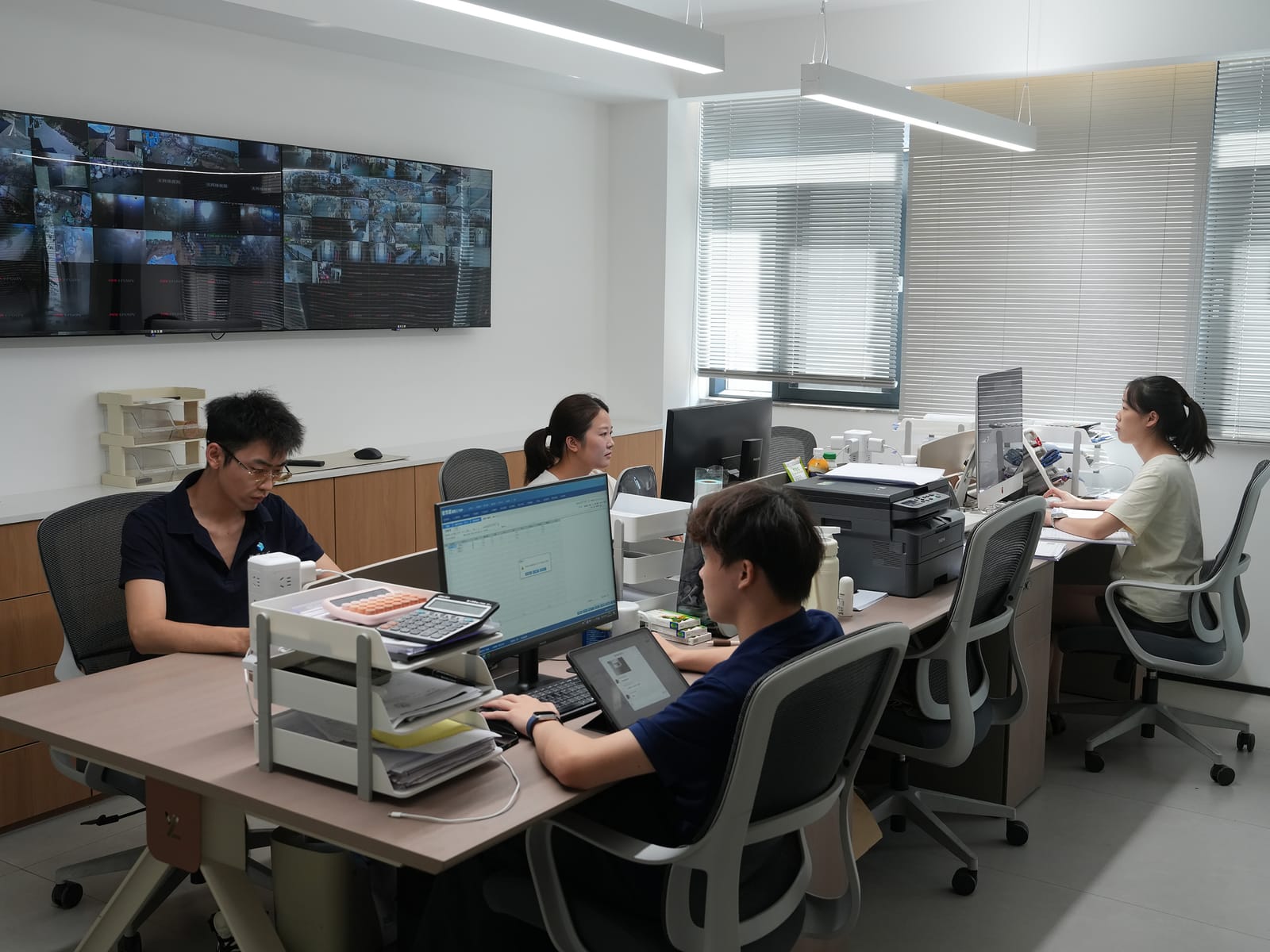 Office team Yuanzhou cast iron cookware factory
