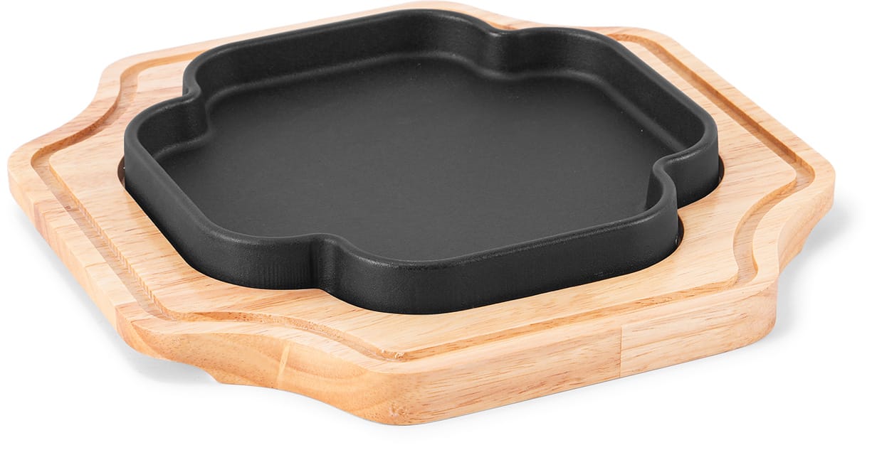 Enameled Round Sizzler Plate with Oak Base product image